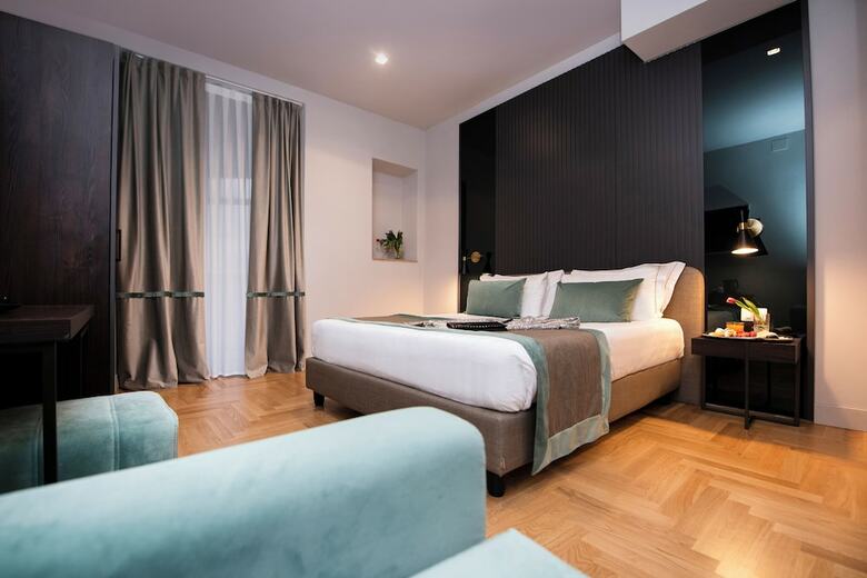 Hotel 77 Seventy-seven