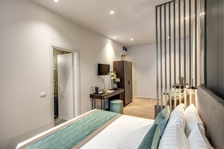 Hotel 77 Seventy-seven