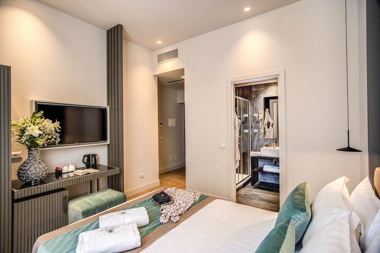 Hotel 77 Seventy-seven