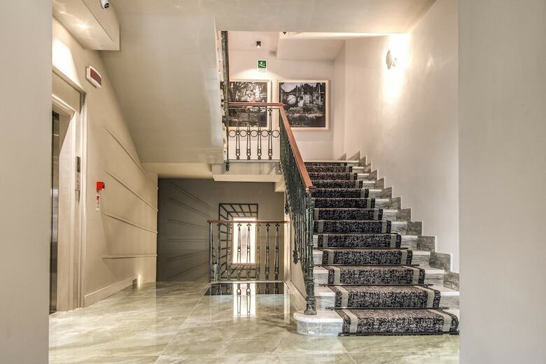 Hotel 77 Seventy-seven
