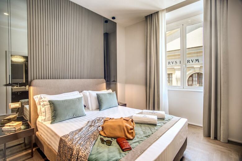 Hotel 77 Seventy-seven