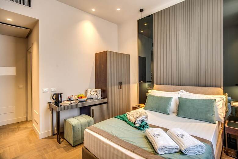 Hotel 77 Seventy-seven