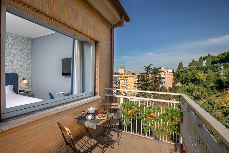 Bloom Hotel Rome
