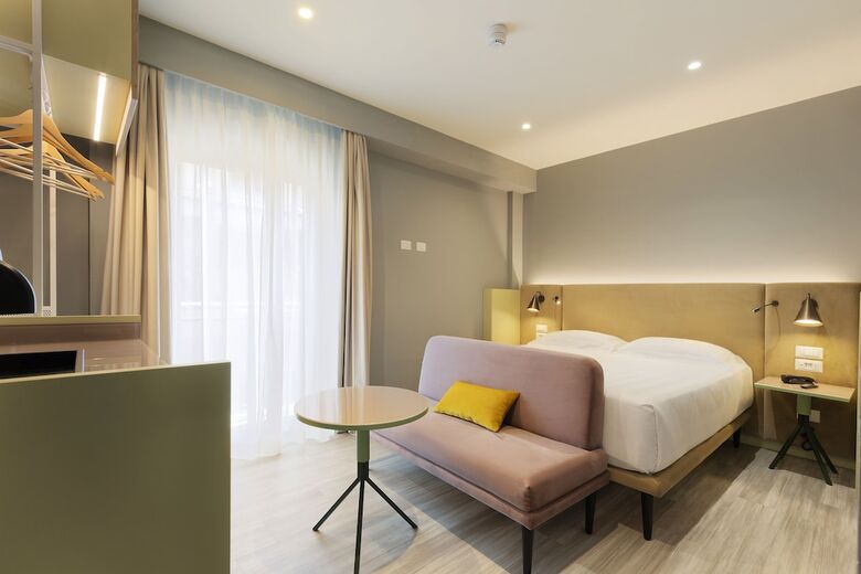 Adesso Hotel