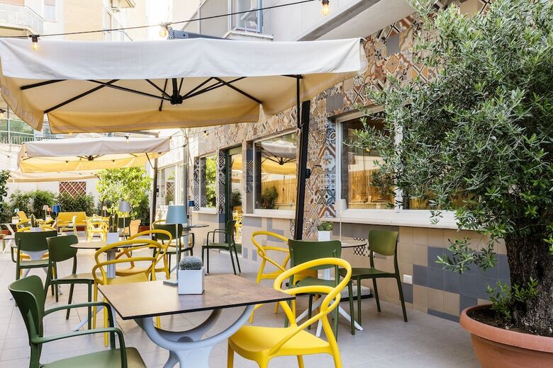 Adesso Hotel