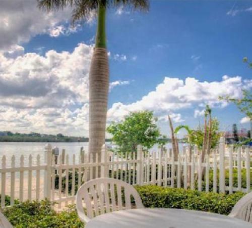 Hotel Barefoot Beach Resort