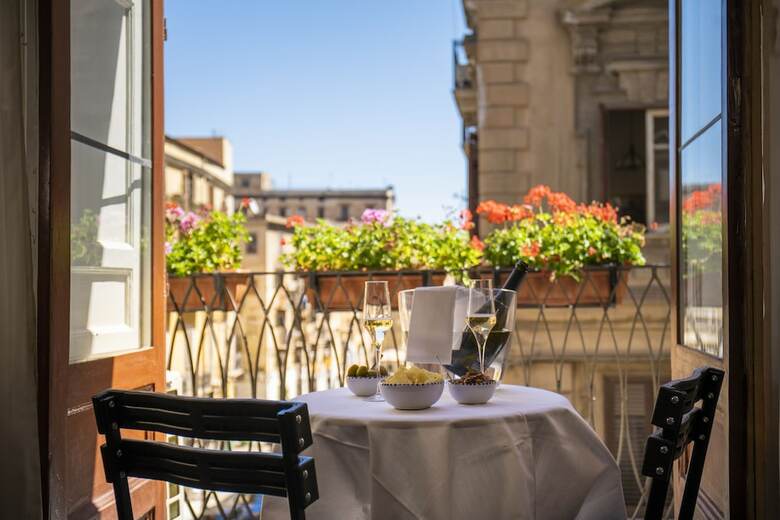 Ballar� Hotel