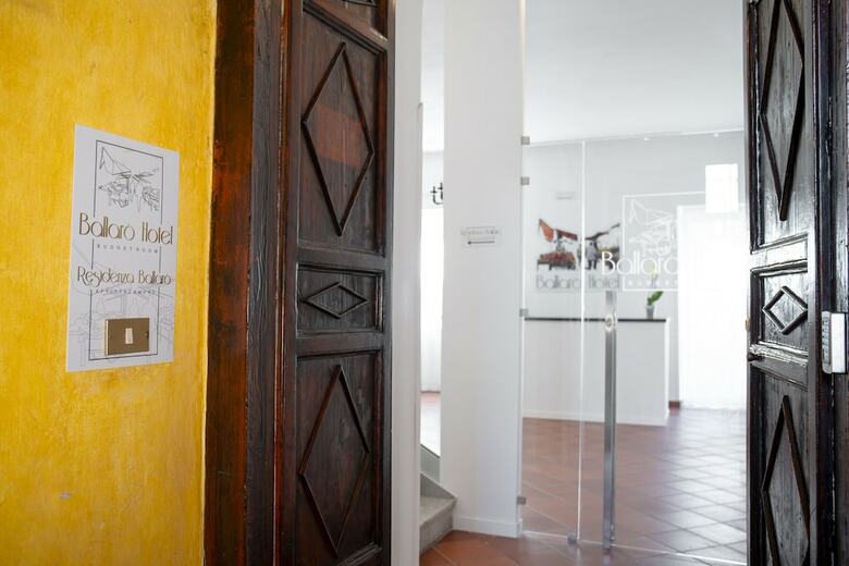 Ballar� Hotel