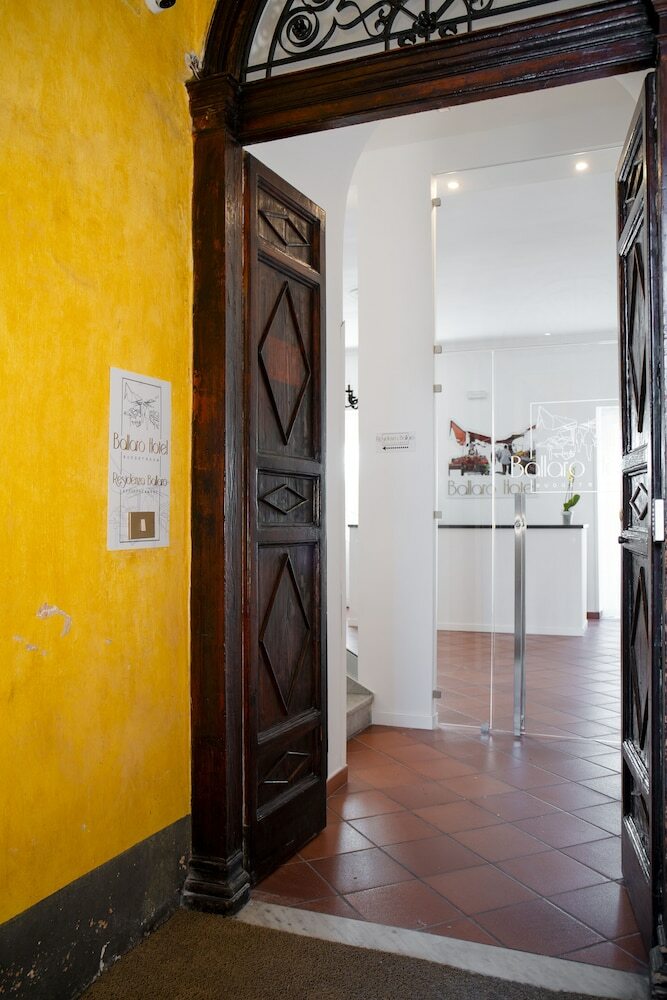 Ballar� Hotel