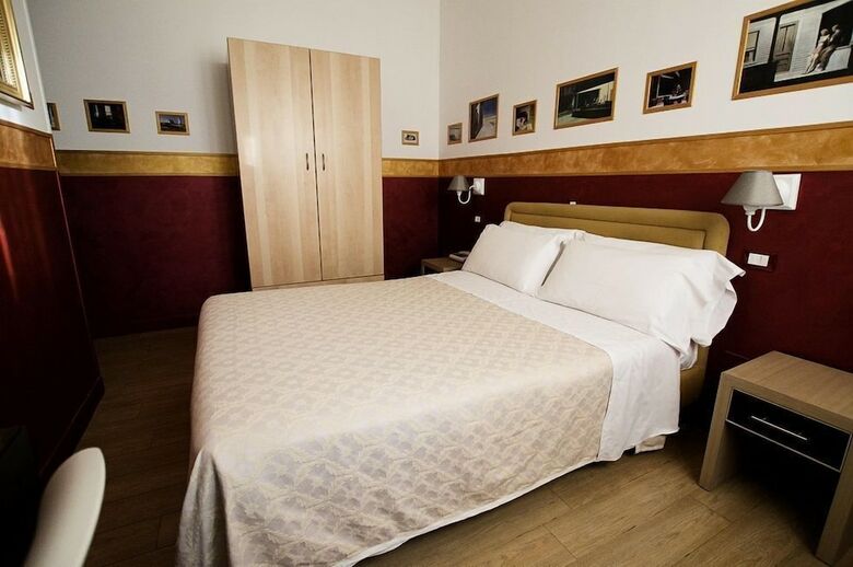 Hotel Diana