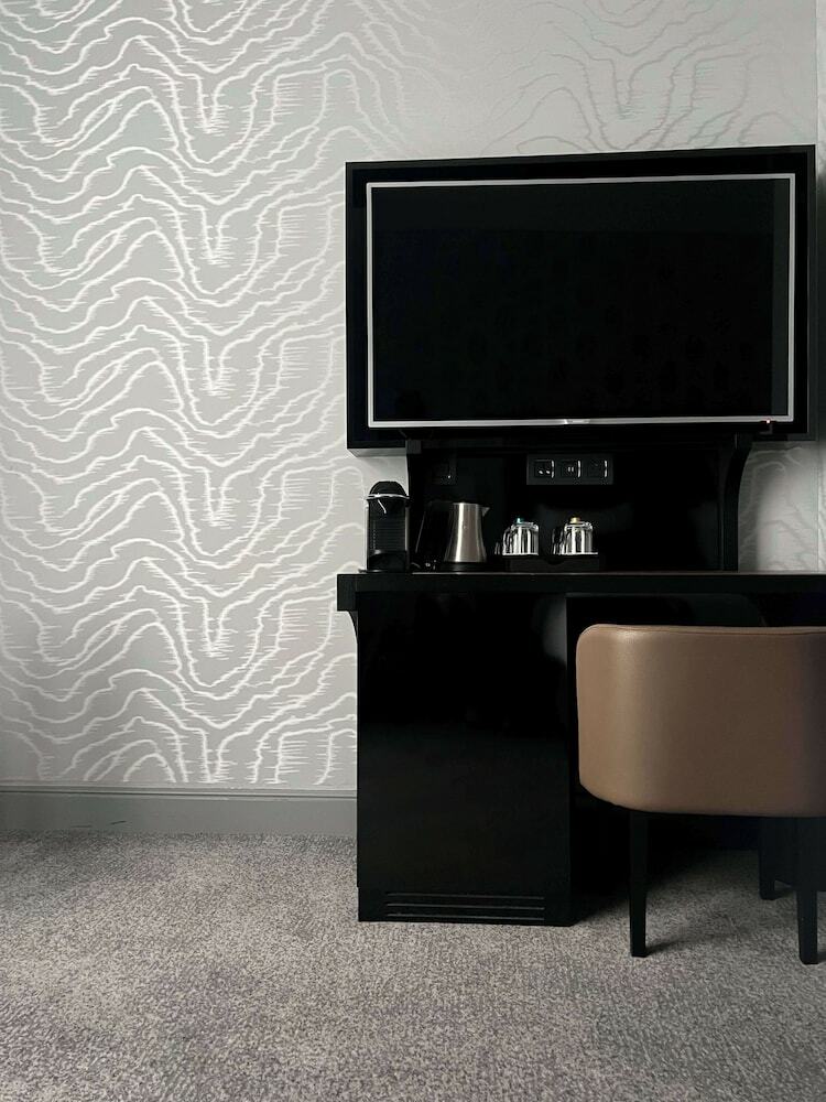 Hotel Maison Astor Paris, Curio Collection By Hilton