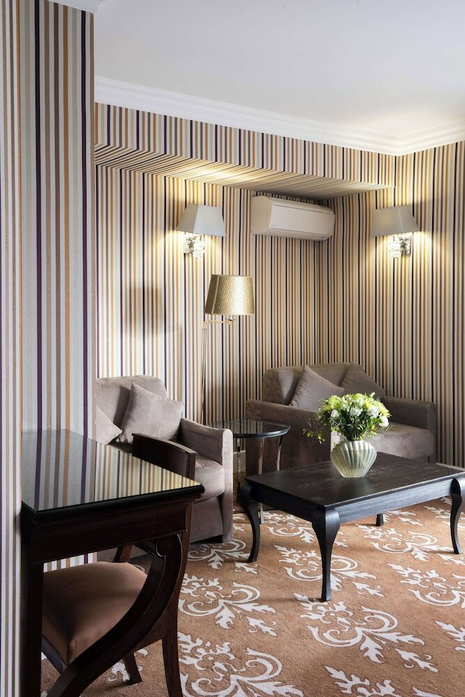 Hotel Maison Astor Paris, Curio Collection By Hilton