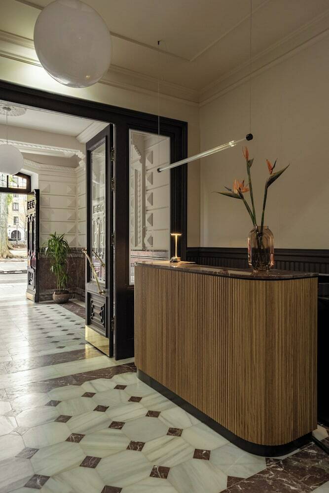 Aparthotel Batimont Suites & Apartments