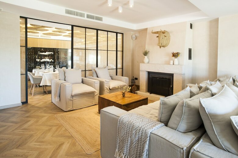 Hotel H�bitat Cigue�a Negra