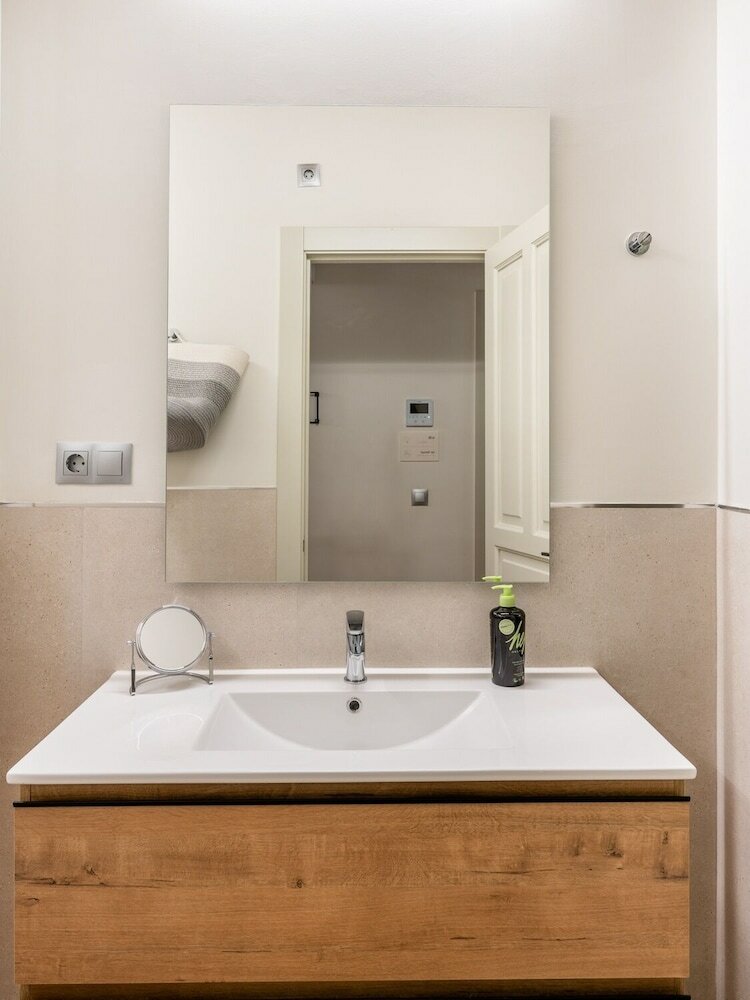 Aparthotel Limehome Granada Calle Mirasol