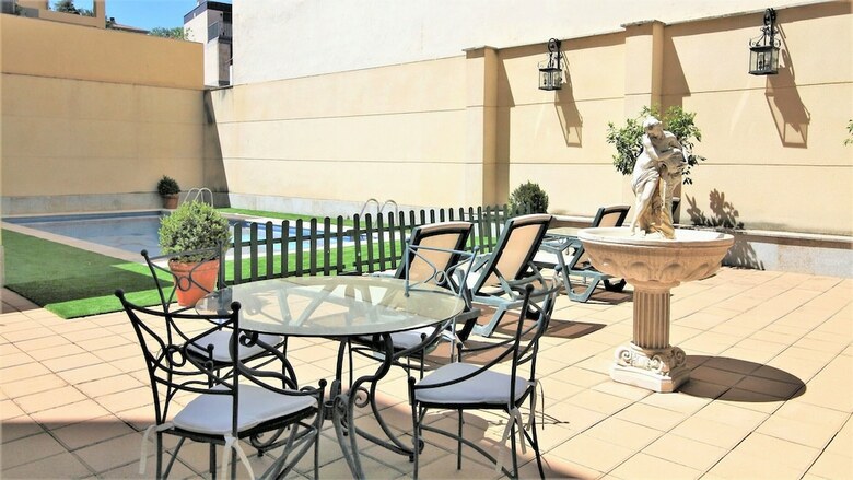 Hotel Ele Puente Romano