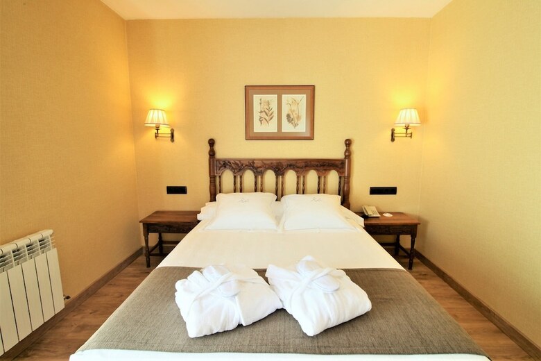 Hotel Ele Puente Romano