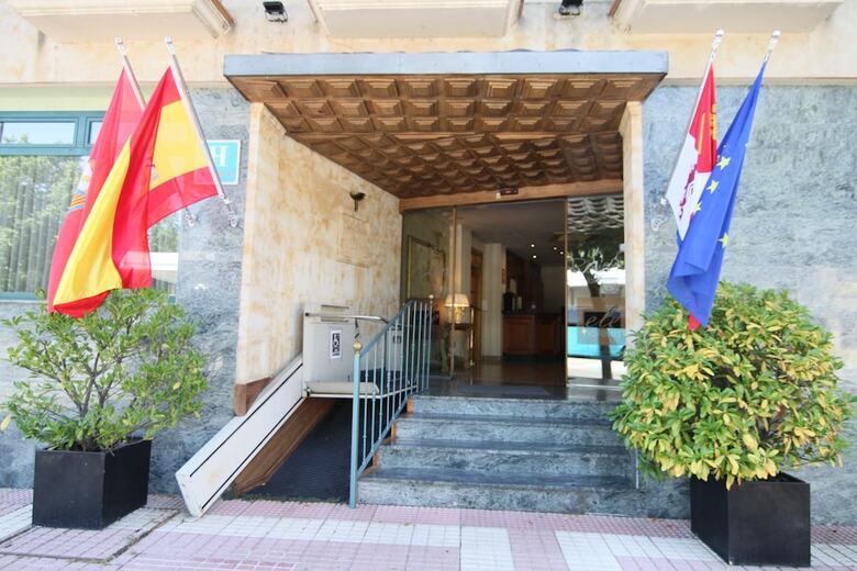Hotel Ele Puente Romano