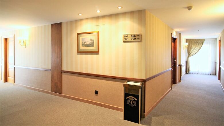 Hotel Ele Puente Romano