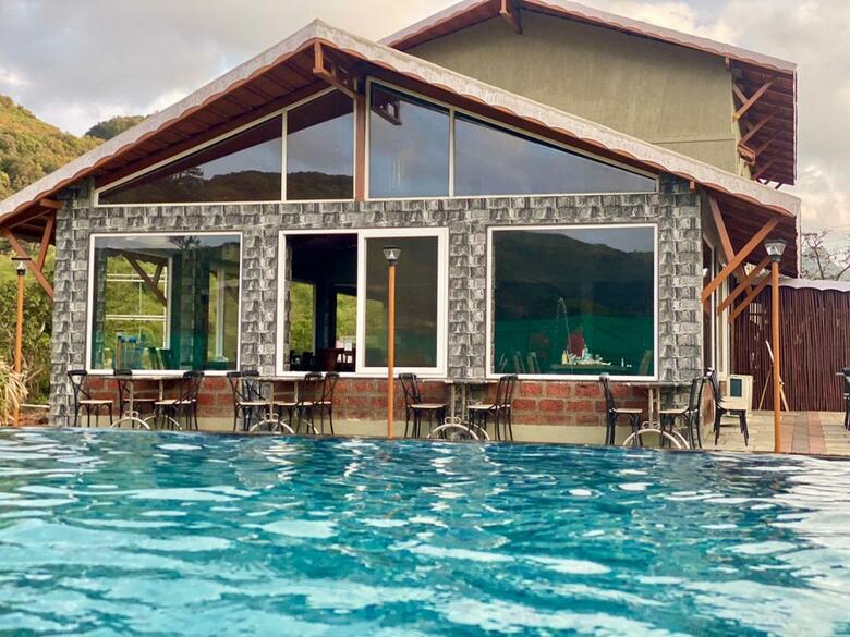 Hotel Mastiff Grand La Villae