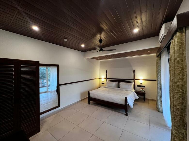 Hotel Mastiff Grand La Villae