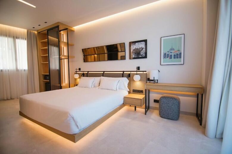 Hotel Myr Puerta Serranos