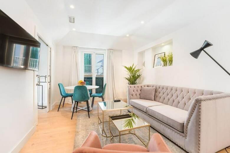 Hotel Debamb� Suites