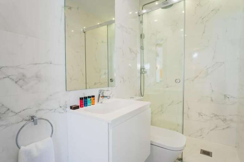 Hotel Debamb� Suites