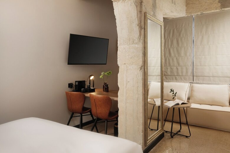 Anise, Aluma Hotel & Resort