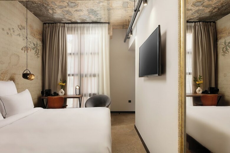 Anise, Aluma Hotel & Resort