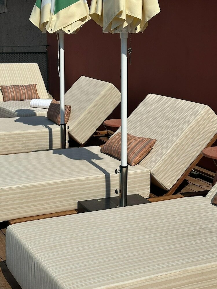 Anise, Aluma Hotel & Resort