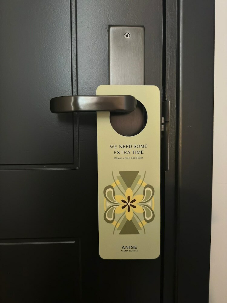 Anise, Aluma Hotel & Resort