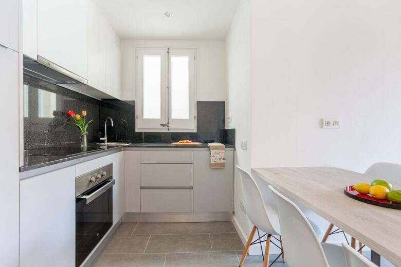Aparteasy - Deluxe Family Apartments With Pool