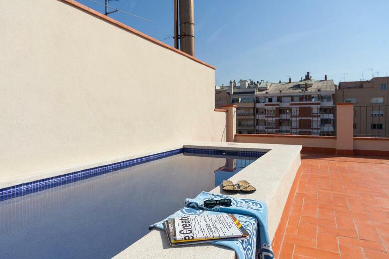 Aparteasy - Deluxe Family Apartments With Pool