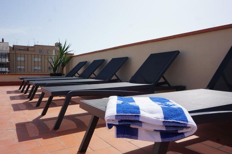 Aparteasy - Deluxe Family Apartments With Pool