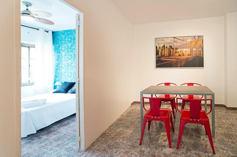 Hostal Fira Guest House