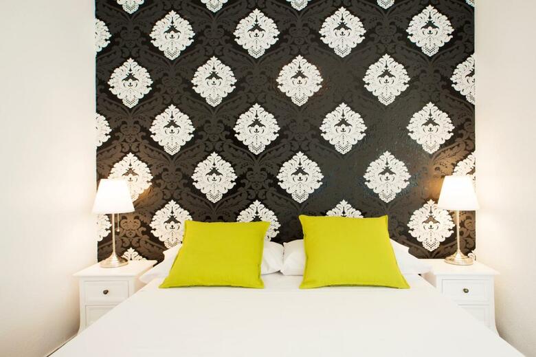 Hostal Fira Guest House