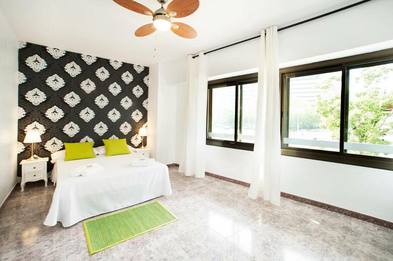 Hostal Fira Guest House