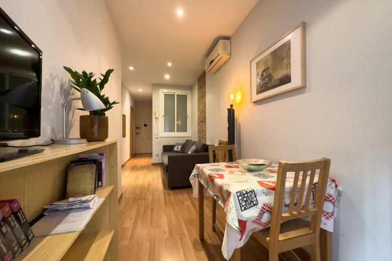 Aparteasy - Central Gracia Apartments