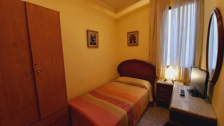 Apartamentos Plaza Universitat