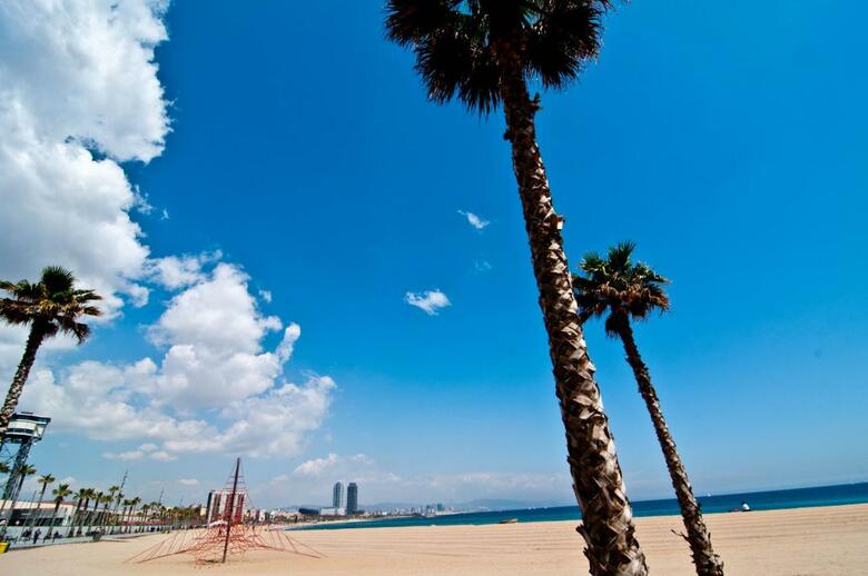 Barceloneta Suites Apartments Beach