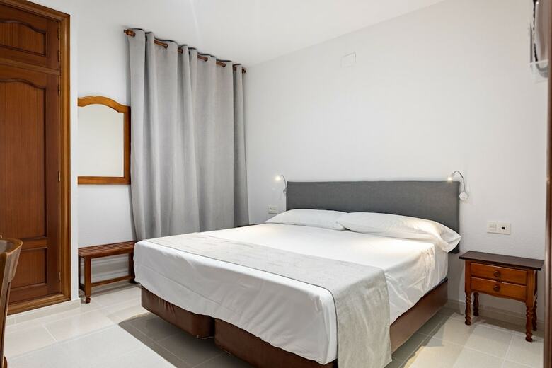 Hotel Hostal La Costa