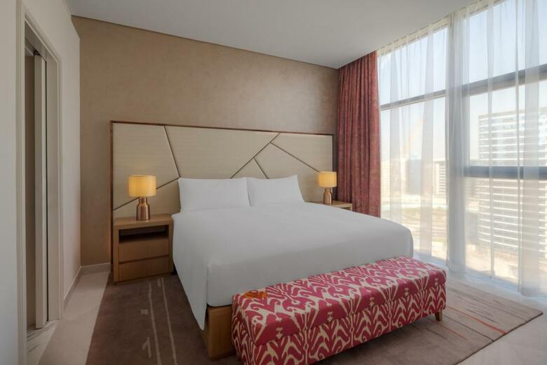 Hilton Dubai Creek Hotel & Residences