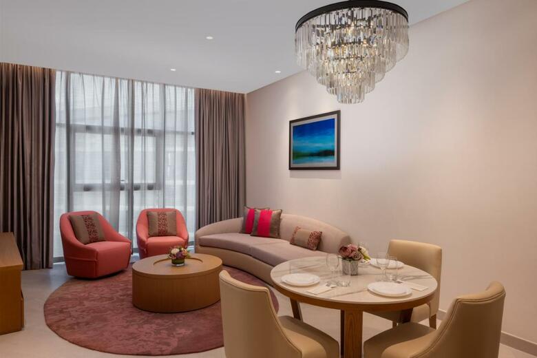 Hilton Dubai Creek Hotel & Residences
