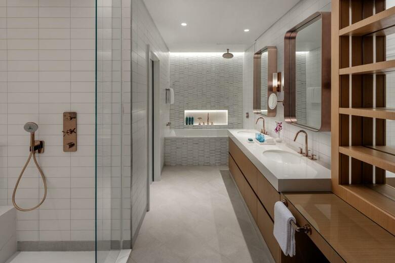 Hilton Dubai Creek Hotel & Residences
