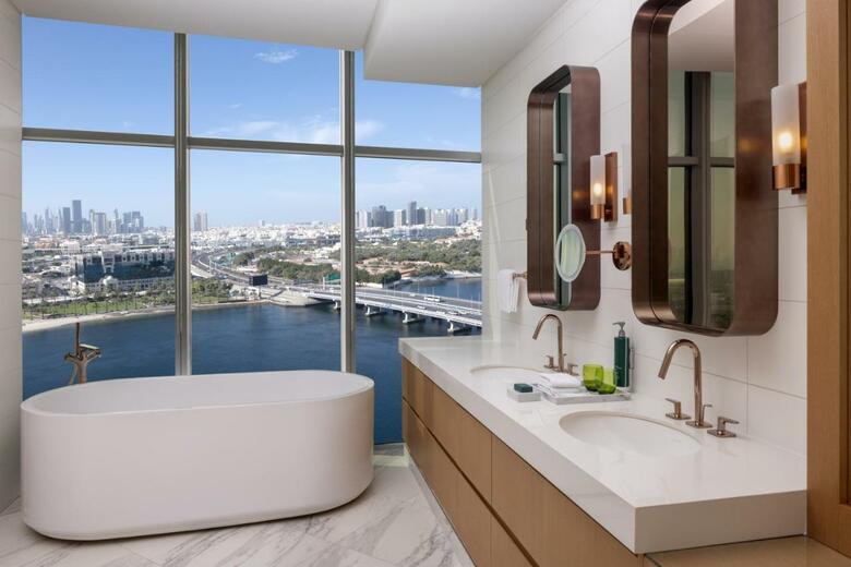 Hilton Dubai Creek Hotel & Residences
