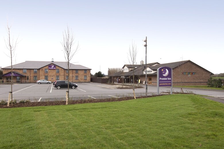 Hotel Premier Inn Llanelli Central West