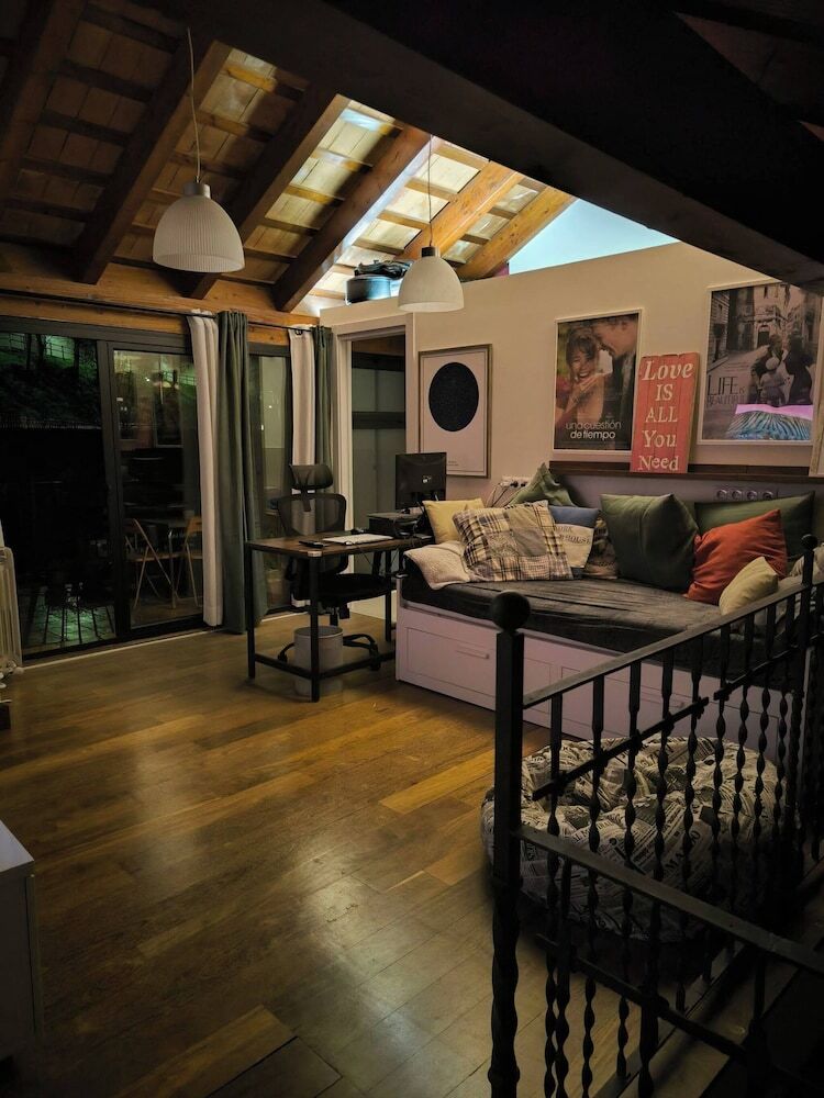 Apartamentos Charming Rustic Duplex Penthouse