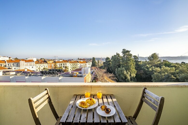 270 Panoramic View Premium Apartment
