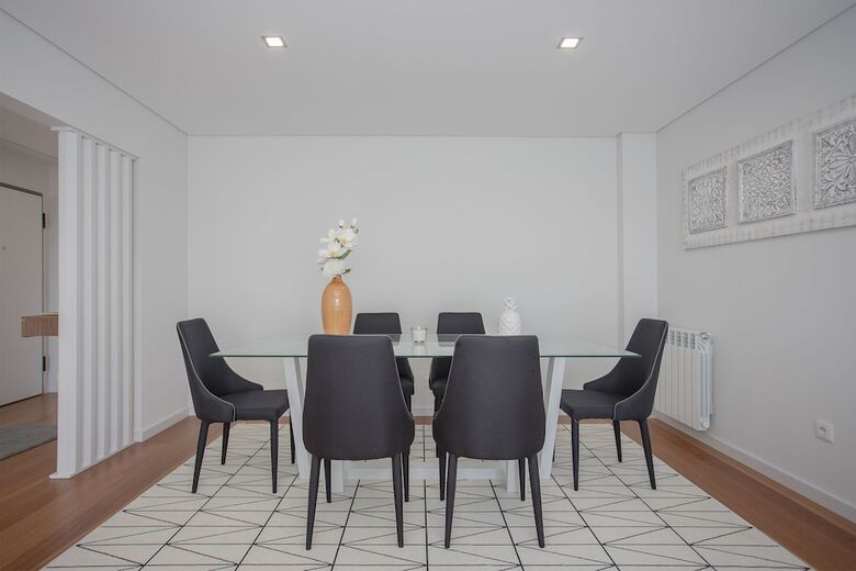 Liiiving - Luxury River View Apartment III